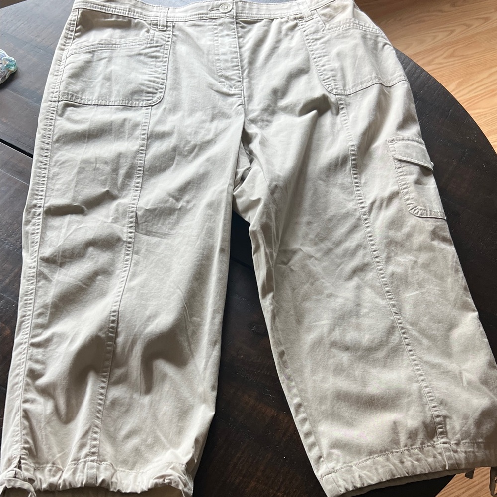 Karen Scott Light Beige Cargo Capris with Elastic Hem